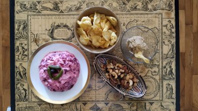 Una ensalada deliciosa de color rosa